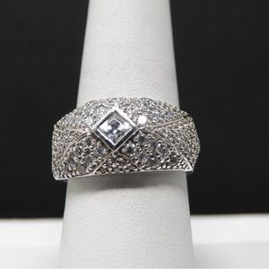 Very Unique Vintage Sterling Silver Dome CZ Ring Size 7.5.